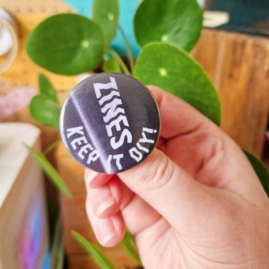 2024-05-20 14.55.13 ZINES: KEEP IT DIY! 38mm pin badge